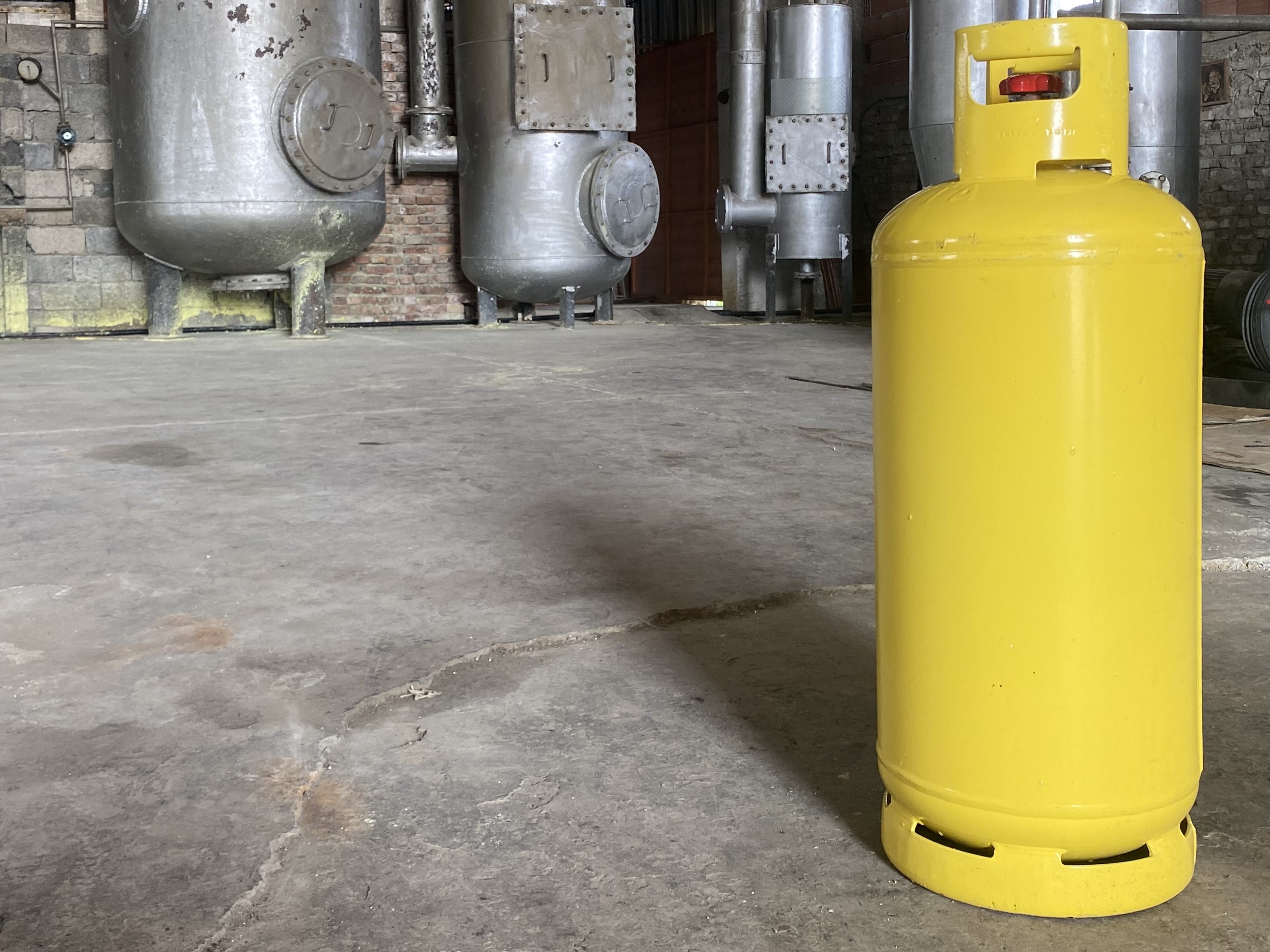 Steel cylinder of liquid sulphur dioxide